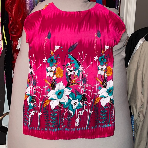 SUPER Cute Fuchsia Floral Top and Shorts - Picture 2 of 5